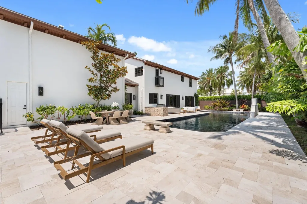 257 E Lakewood Road West Palm Beach FL 33405
