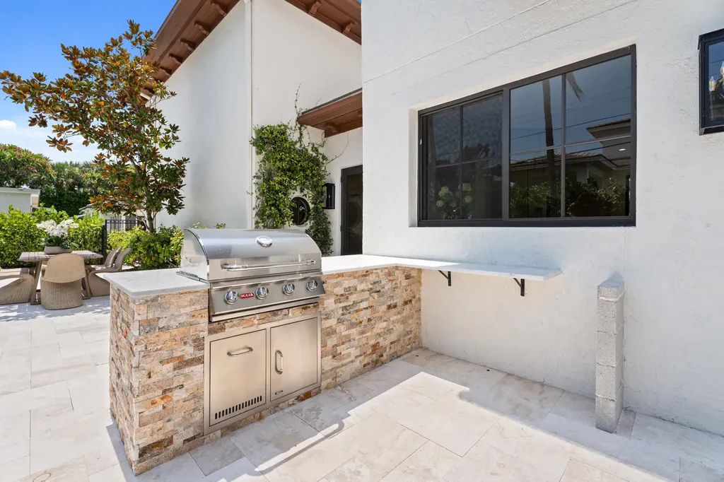257 E Lakewood Road West Palm Beach FL 33405