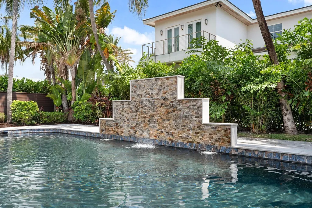 257 E Lakewood Road West Palm Beach FL 33405