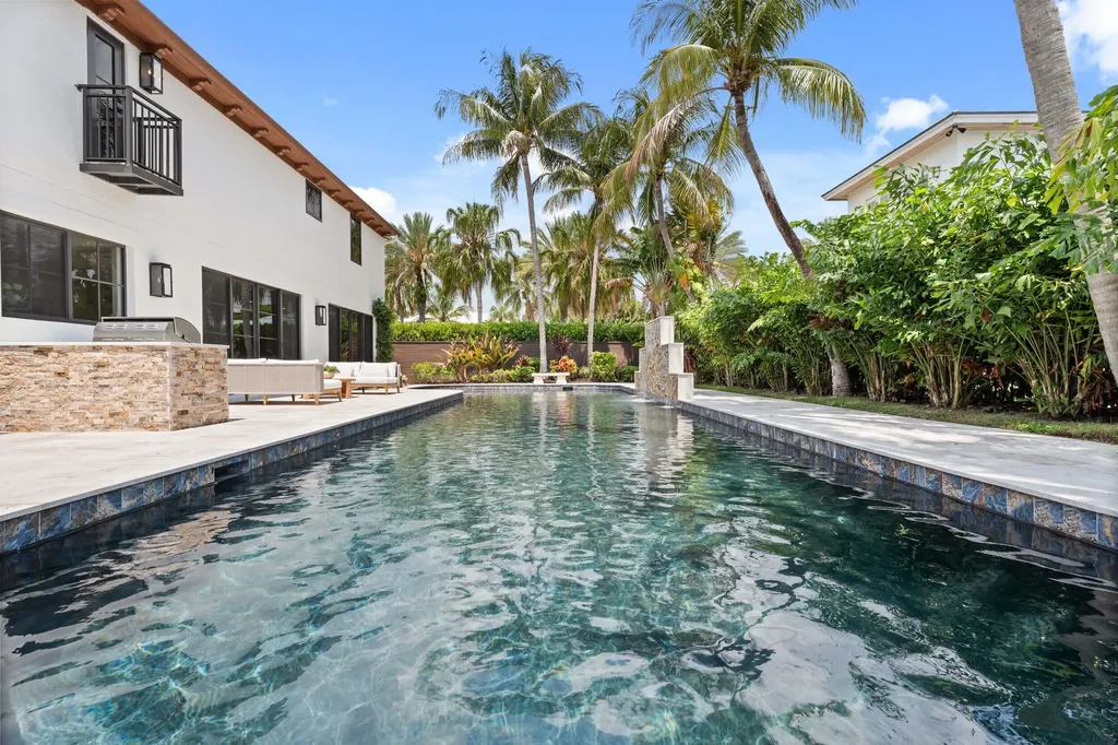 257 E Lakewood Road West Palm Beach FL 33405