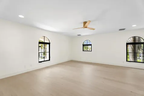 257 E Lakewood Road West Palm Beach FL 33405