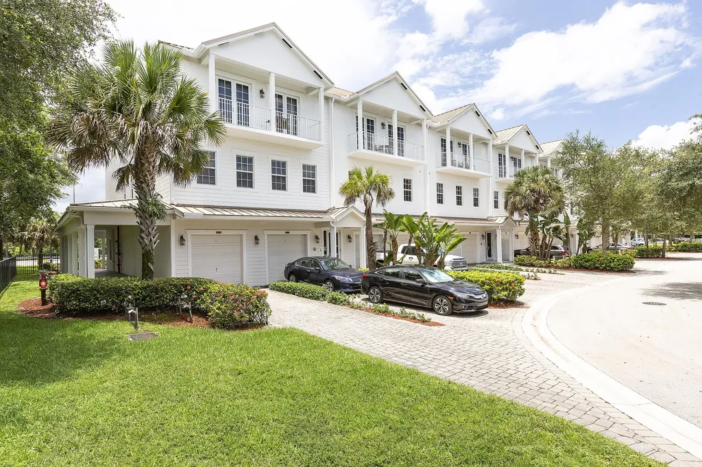 6807 Lakeside Circle N Davie FL 33314