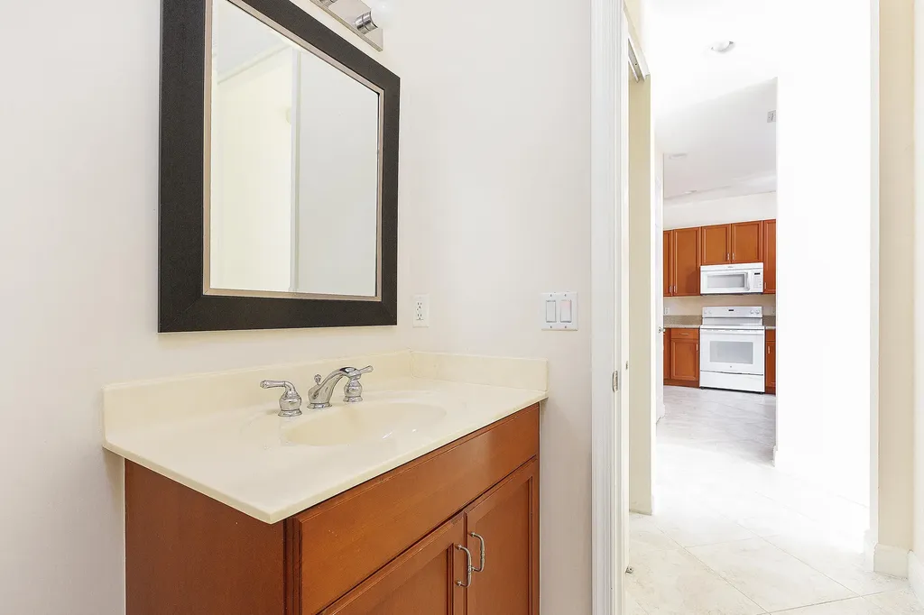 6807 Lakeside Circle N Davie FL 33314