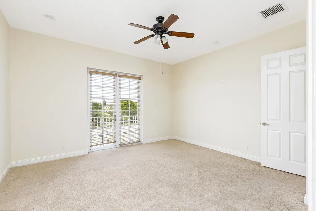 6807 Lakeside Circle N Davie FL 33314