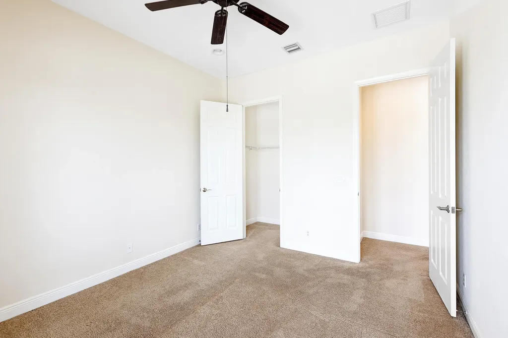 6807 Lakeside Circle N Davie FL 33314