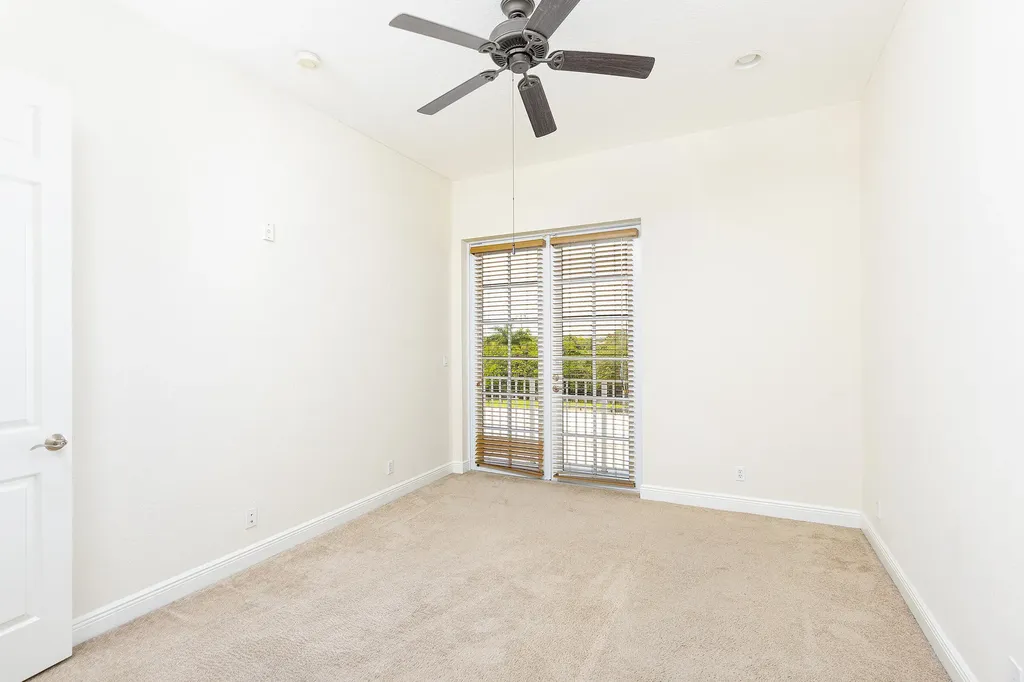 6807 Lakeside Circle N Davie FL 33314