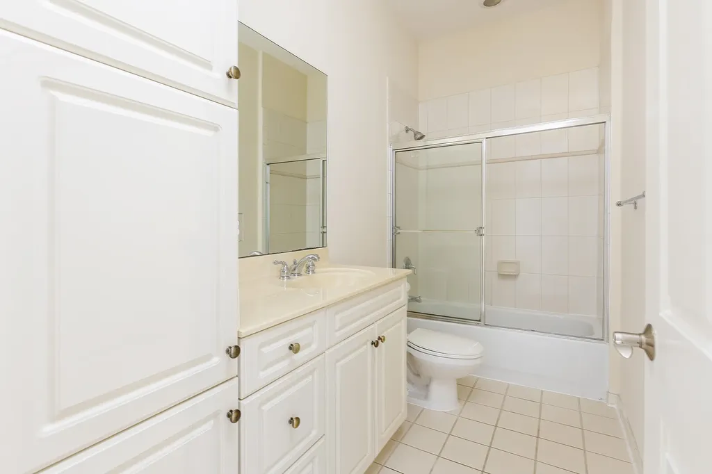 6807 Lakeside Circle N Davie FL 33314