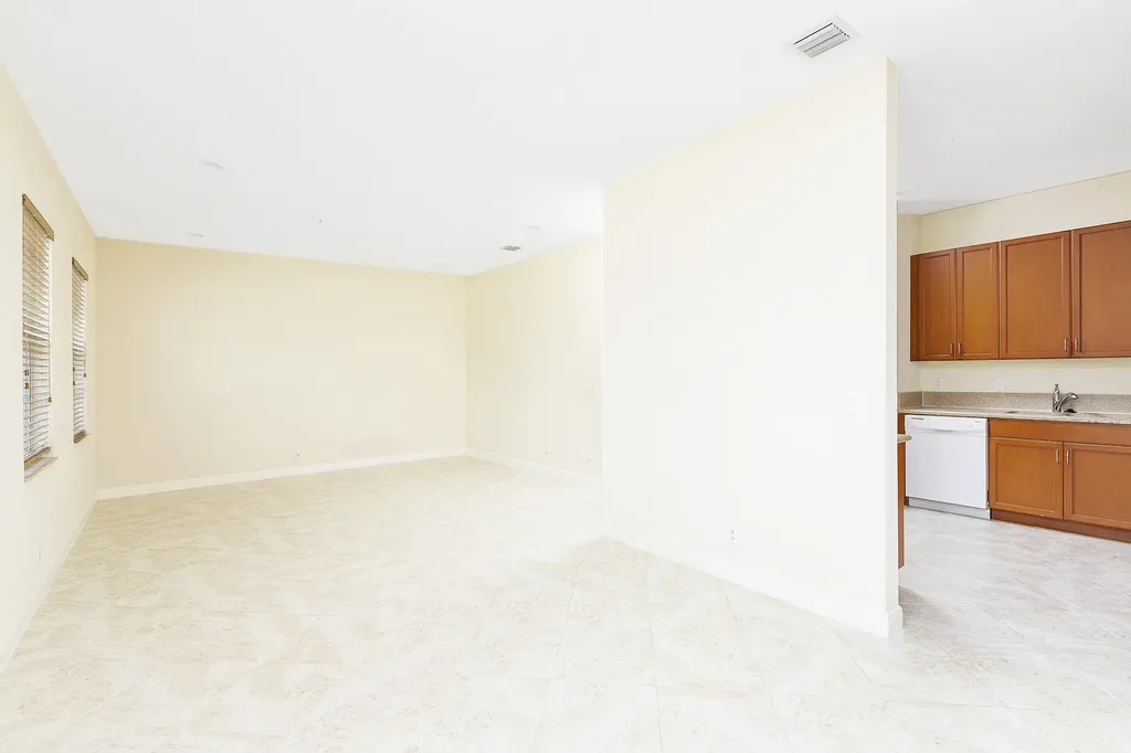 6807 Lakeside Circle N Davie FL 33314
