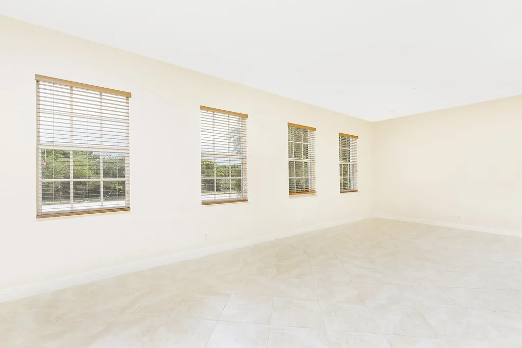 6807 Lakeside Circle N Davie FL 33314