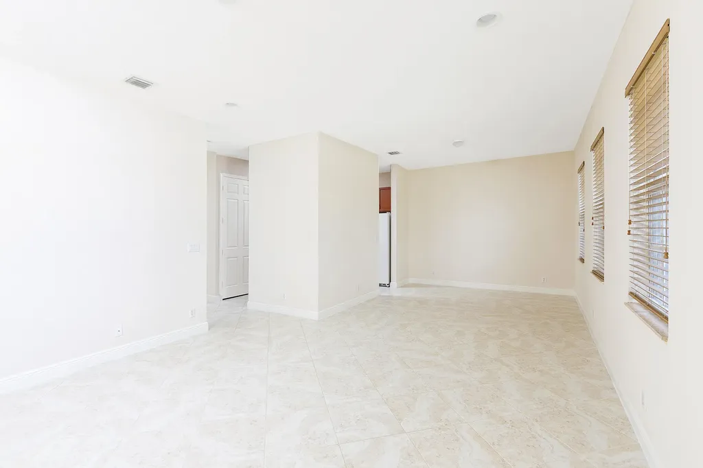 6807 Lakeside Circle N Davie FL 33314