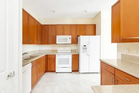 6807 Lakeside Circle N Davie FL 33314