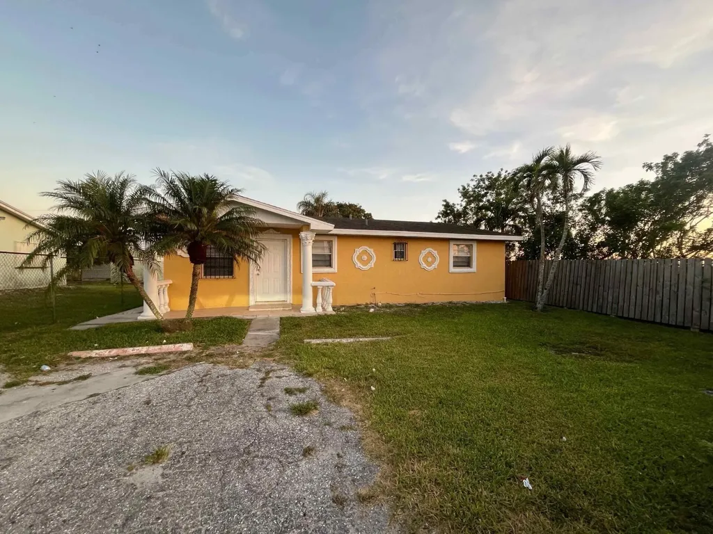 442 N Cocoanut Road Pahokee FL 33476