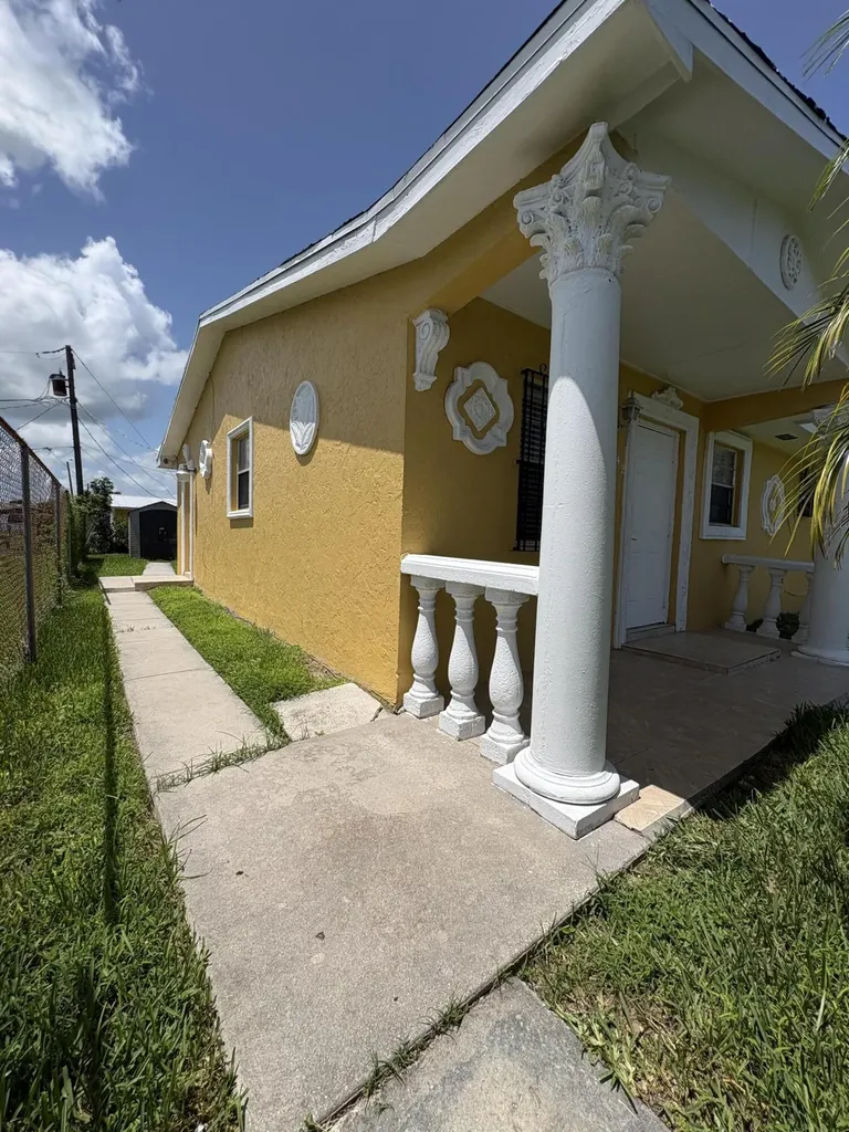 442 N Cocoanut Road Pahokee FL 33476