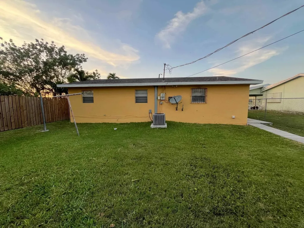442 N Cocoanut Road Pahokee FL 33476