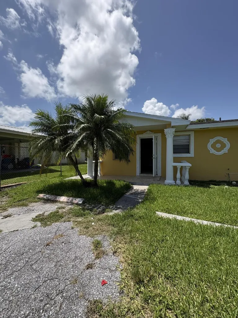 442 N Cocoanut Road Pahokee FL 33476
