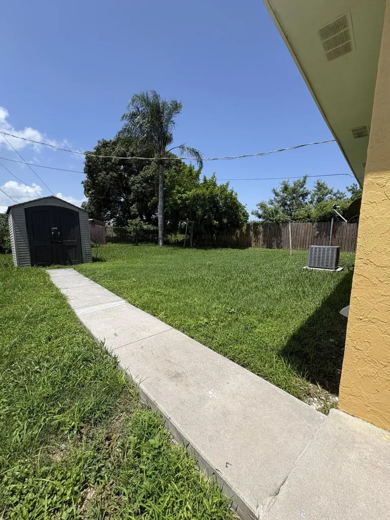 442 N Cocoanut Road Pahokee FL 33476