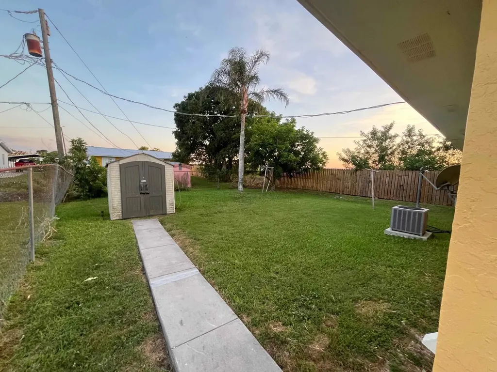 442 N Cocoanut Road Pahokee FL 33476