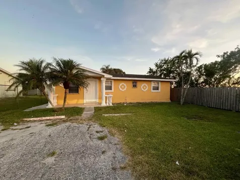 442 N Cocoanut Road Pahokee FL 33476
