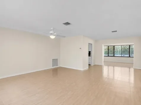 19321 NE 18th Place Miami FL 33179