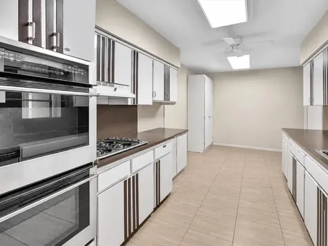 19321 NE 18th Place Miami FL 33179