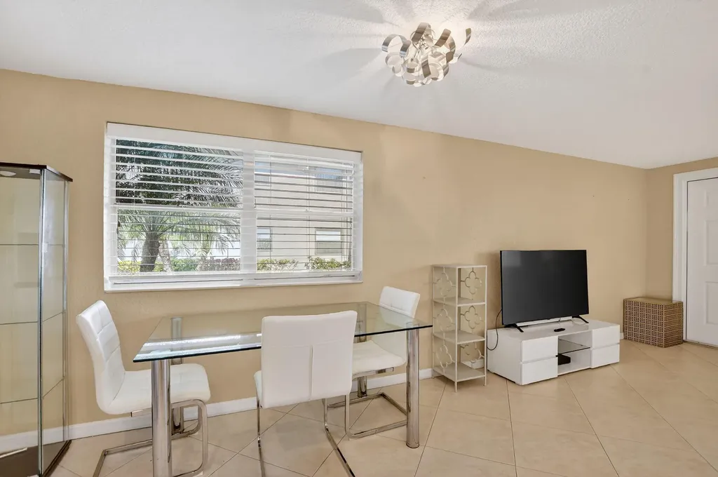 258 Monaco F Delray Beach FL 33446