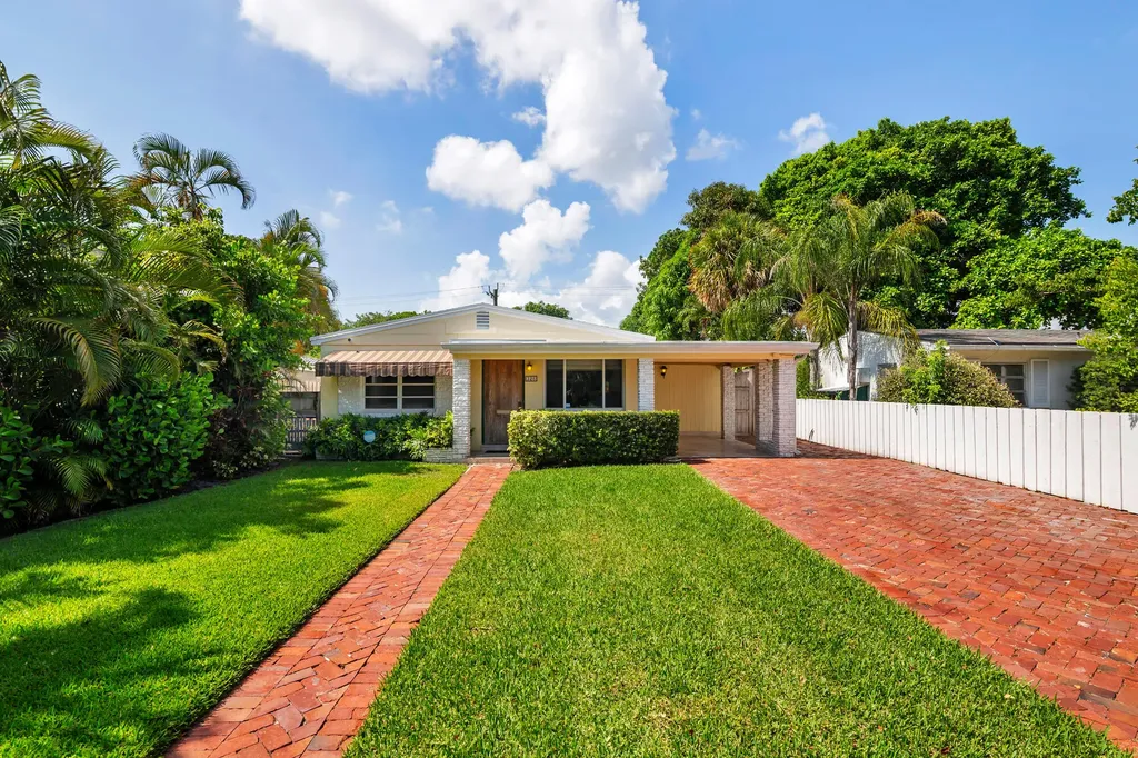 326 Marlborough Place West Palm Beach FL 33405