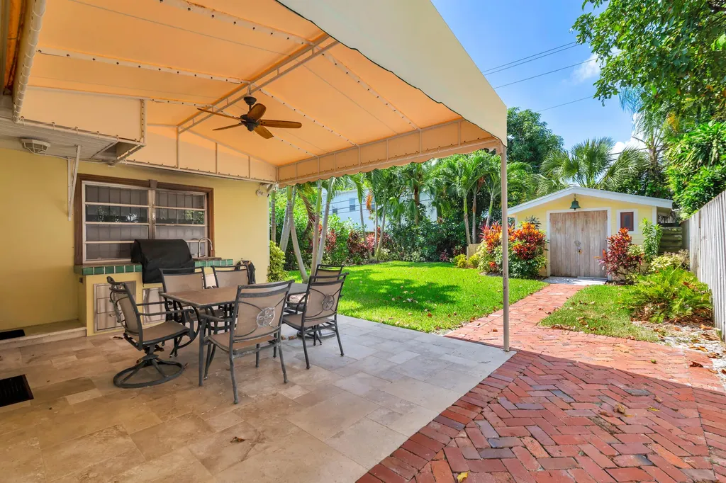 326 Marlborough Place West Palm Beach FL 33405