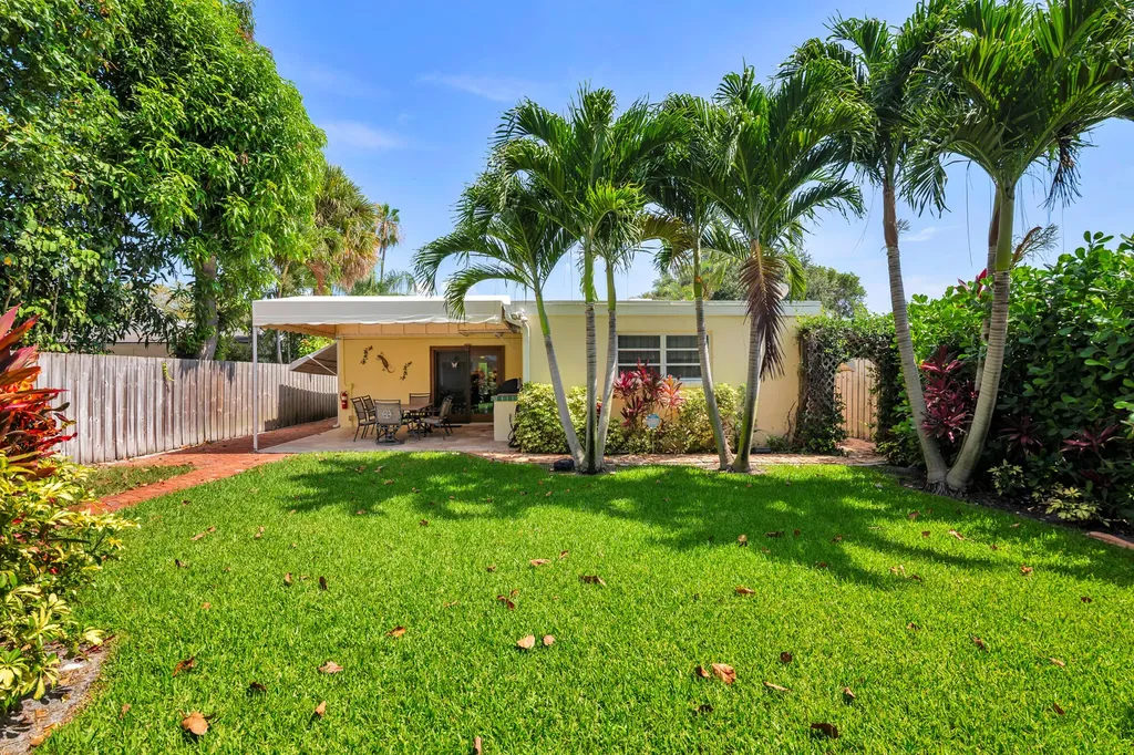 326 Marlborough Place West Palm Beach FL 33405