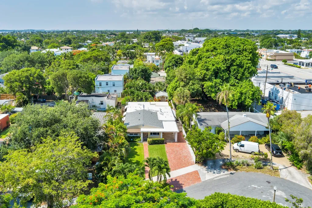 326 Marlborough Place West Palm Beach FL 33405