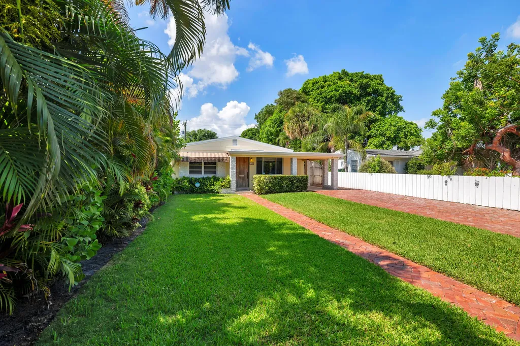 326 Marlborough Place West Palm Beach FL 33405