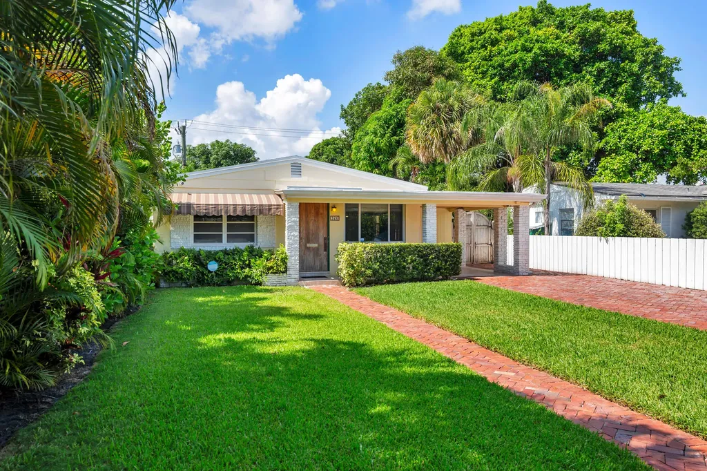 326 Marlborough Place West Palm Beach FL 33405