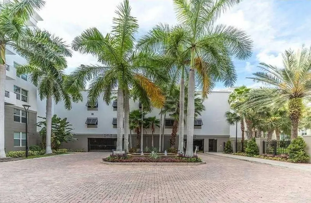 2421 NE 65th Street Fort Lauderdale FL 33308