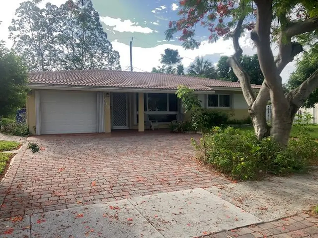 490 SE 3rd Avenue Pompano Beach FL 33060