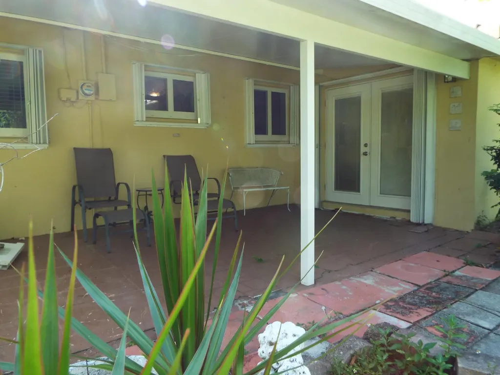 490 SE 3rd Avenue Pompano Beach FL 33060