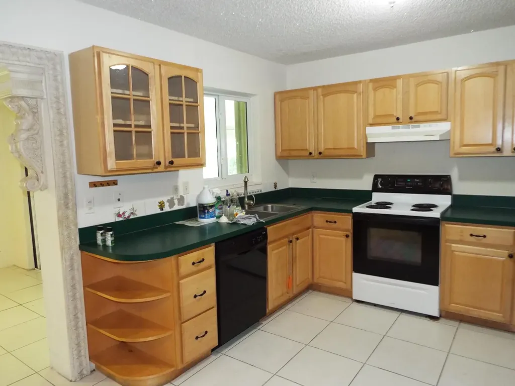 490 SE 3rd Avenue Pompano Beach FL 33060