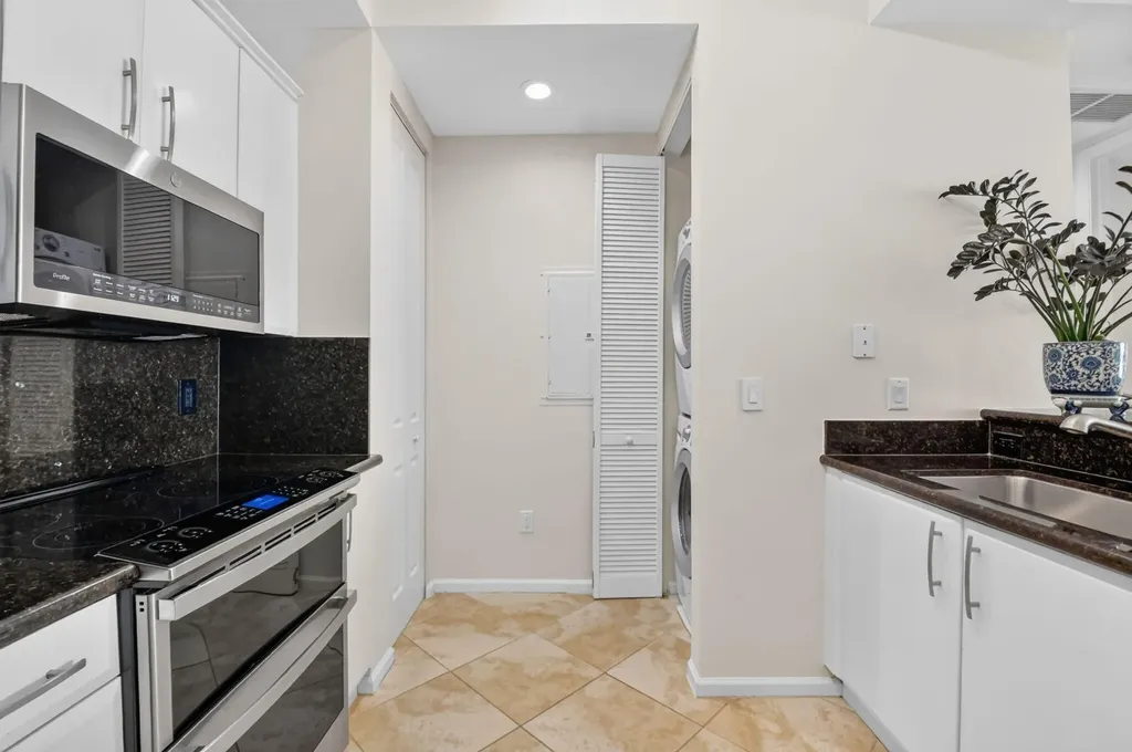 403 S Sapodilla Avenue West Palm Beach FL 33401