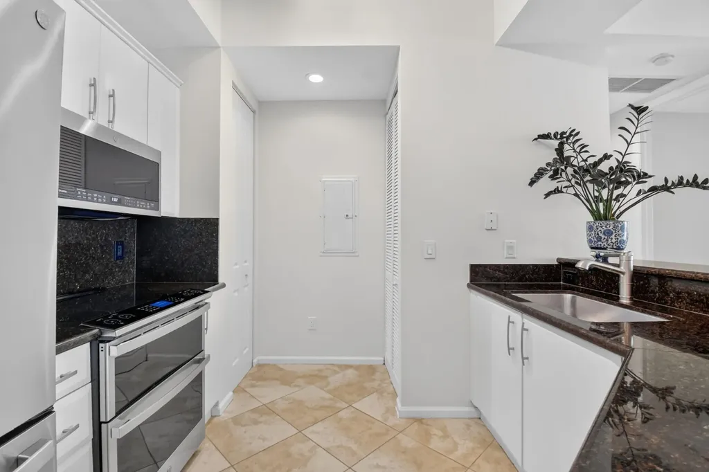 403 S Sapodilla Avenue West Palm Beach FL 33401