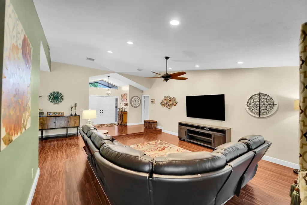 8670 NW 56th Street Coral Springs FL 33067