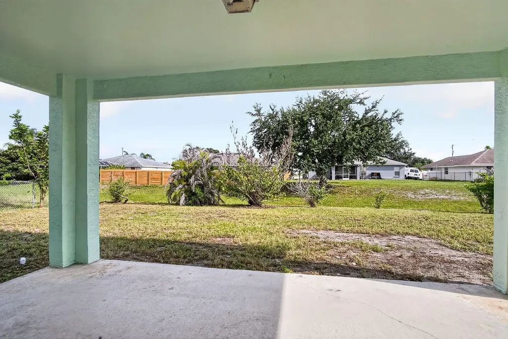 522 SW Mccomb Avenue Port St Lucie FL 34953