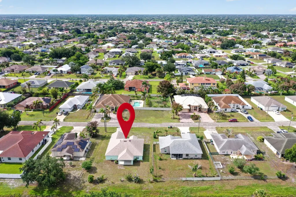 522 SW Mccomb Avenue Port St Lucie FL 34953