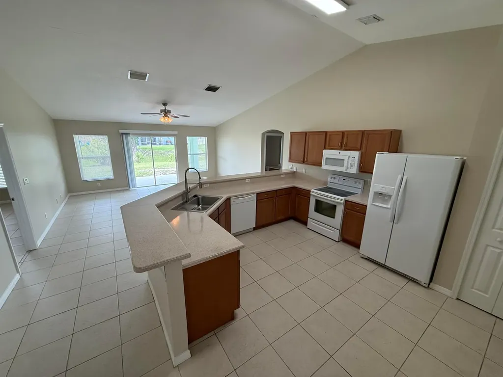 522 SW Mccomb Avenue Port St Lucie FL 34953