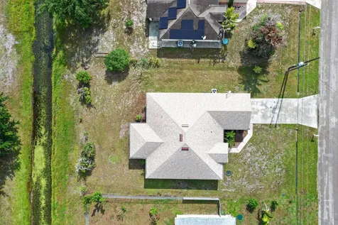 522 SW Mccomb Avenue Port St Lucie FL 34953