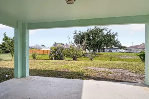 522 SW Mccomb Avenue Port St Lucie FL 34953