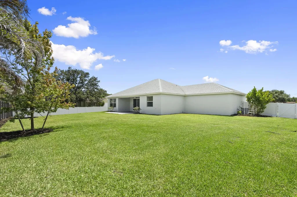 4497 SW Farmington Street Port St Lucie FL 34953