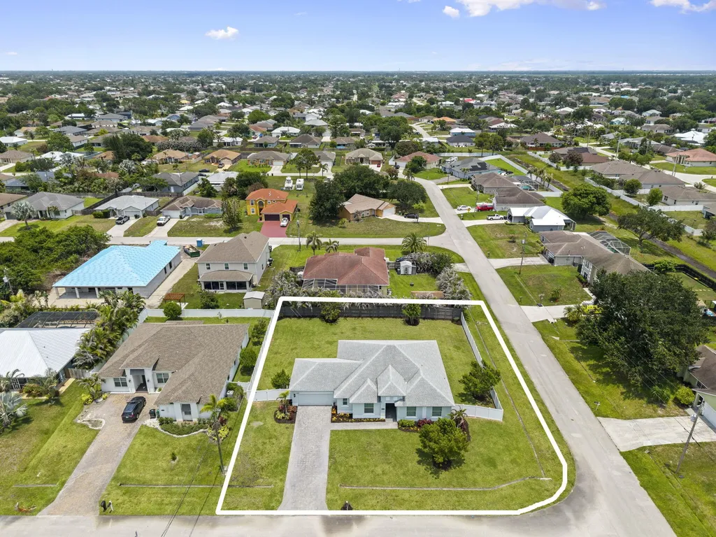 4497 SW Farmington Street Port St Lucie FL 34953