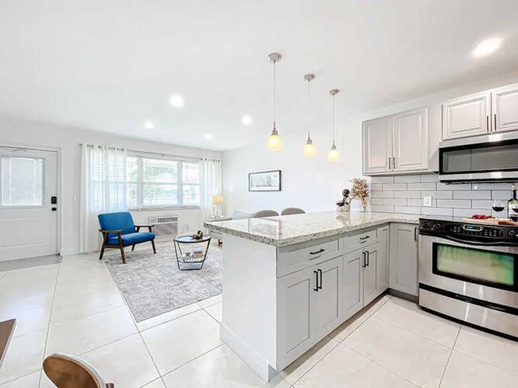 410 Chatham T West Palm Beach FL 33417