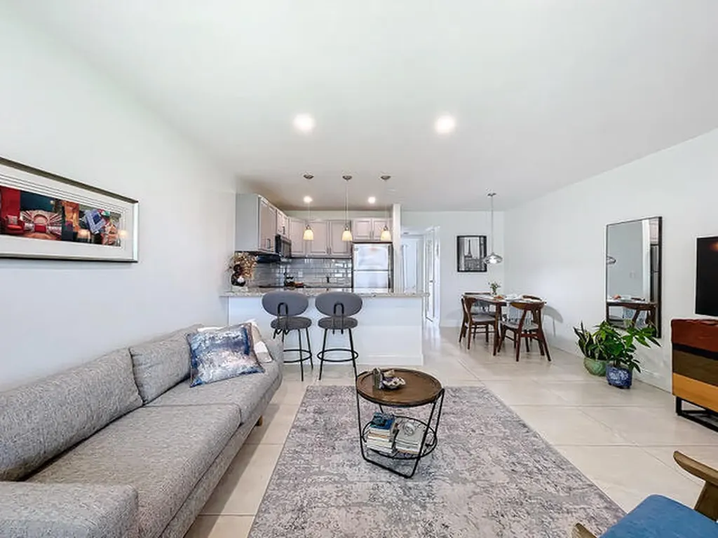 410 Chatham T West Palm Beach FL 33417