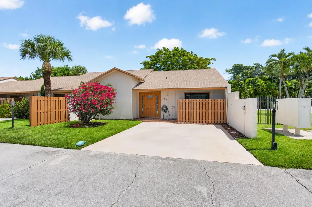 2400 SW 19th Avenue Boynton Beach FL 33426