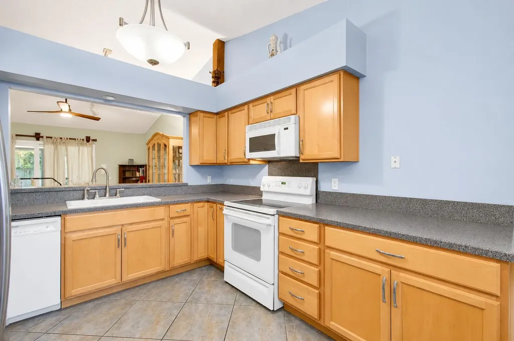 2400 SW 19th Avenue Boynton Beach FL 33426