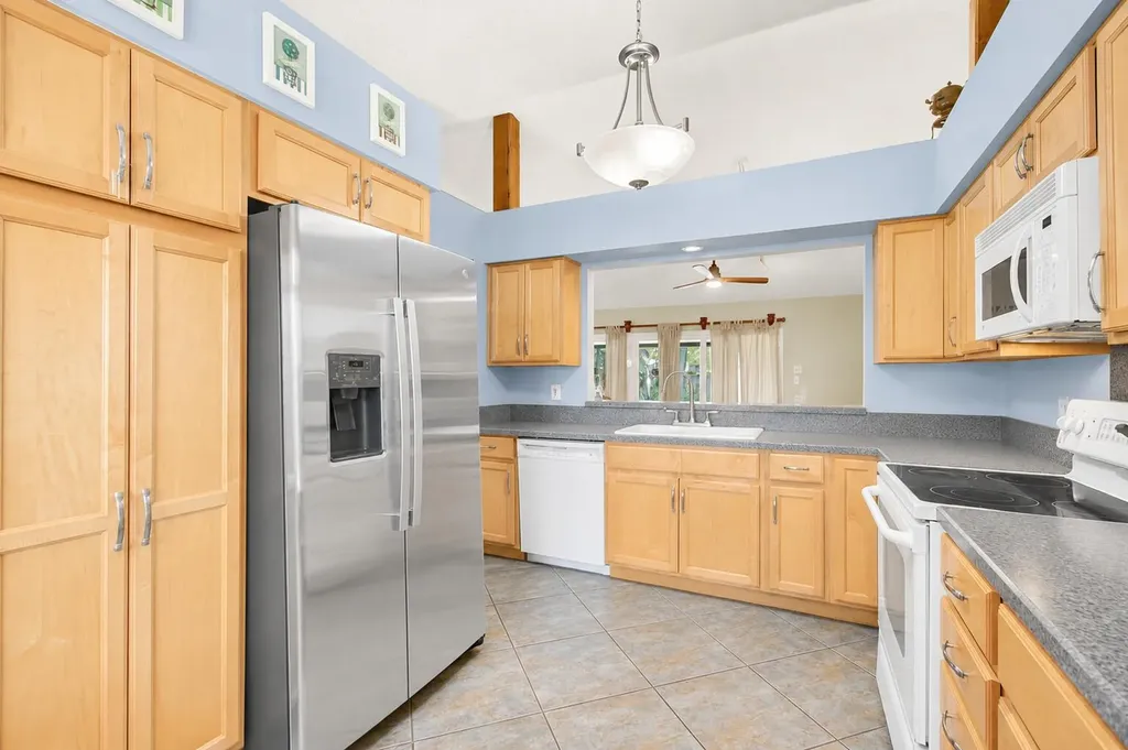 2400 SW 19th Avenue Boynton Beach FL 33426